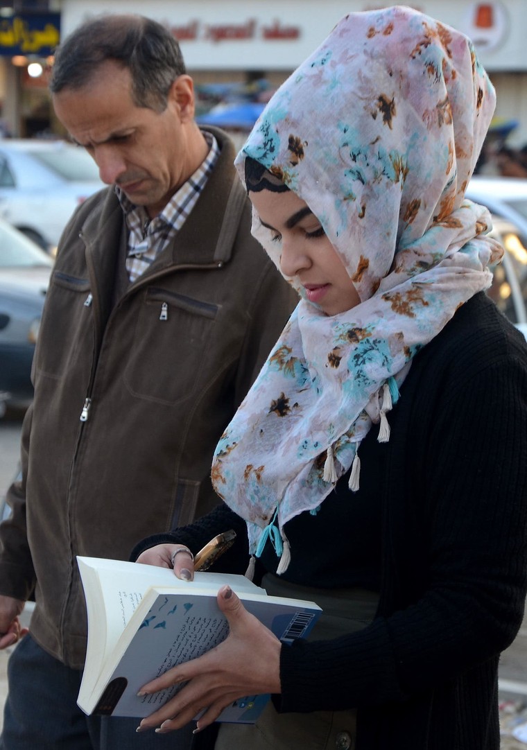 Người phụ nữ Mosul tìm thấy hy vọng trong trang sách ảnh 1