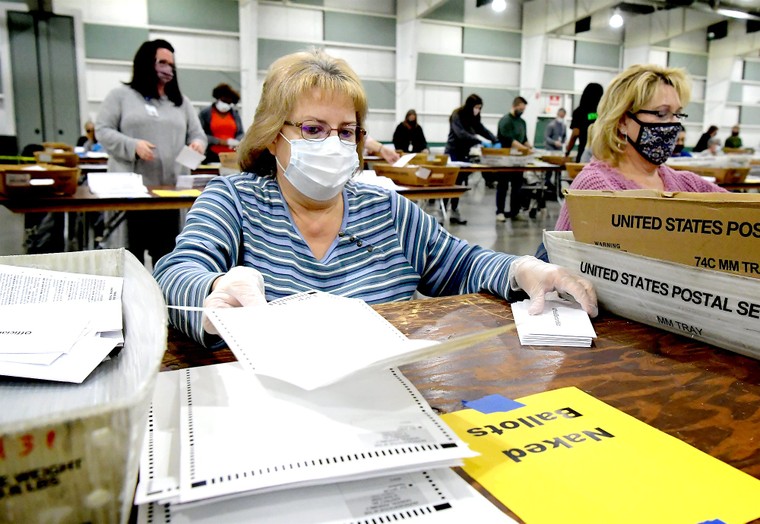 Cuộc chiến pháp lý 'cố đấm ăn xôi' của Tổng thống Trump ảnh 3