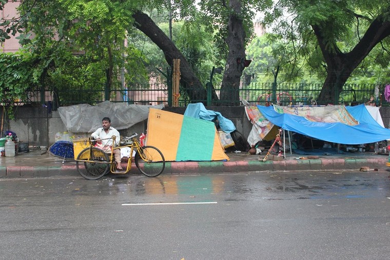 Cuộc sống bên lề đường ảnh 1