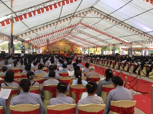 Hàng nghìn người cầu siêu cho nạn nhân tai nạn giao thông ảnh 2