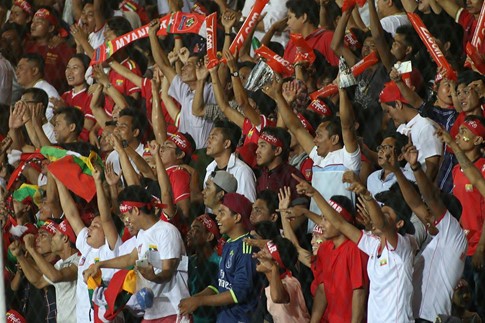 Hạ Myanmar 2-1, tuyển Việt Nam mang chiến thắng tặng thầy Hữu Thắng dịp 20/11 ảnh 1