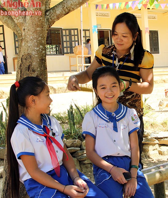 Rưng rưng với những món quà tặng thầy cô của học sinh vùng cao ảnh 7