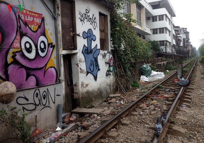 Báo động tình trạng “bôi bẩn” phố phường Hà Nội ảnh 11