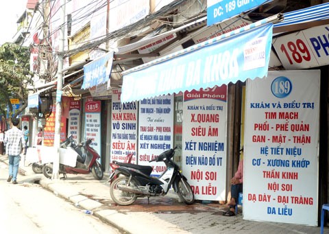 Phòng khám tràn lan “ăn ké” bệnh viện: Rất cần sự giám sát chặt chẽ ảnh 1