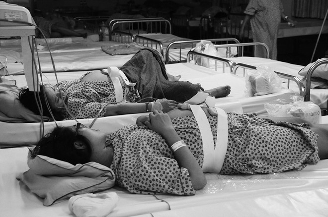 Những em bé chào đời trong thời khắc giao thừa 2017 ảnh 1