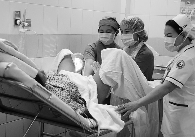 Những em bé chào đời trong thời khắc giao thừa 2017 ảnh 2