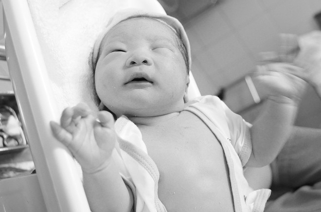 Những em bé chào đời trong thời khắc giao thừa 2017 ảnh 4