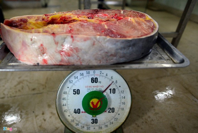 Cá tra dầu 'bay' 1.500km về Thủ đô, giá 1 triệu đồng mỗi kilogam ảnh 7