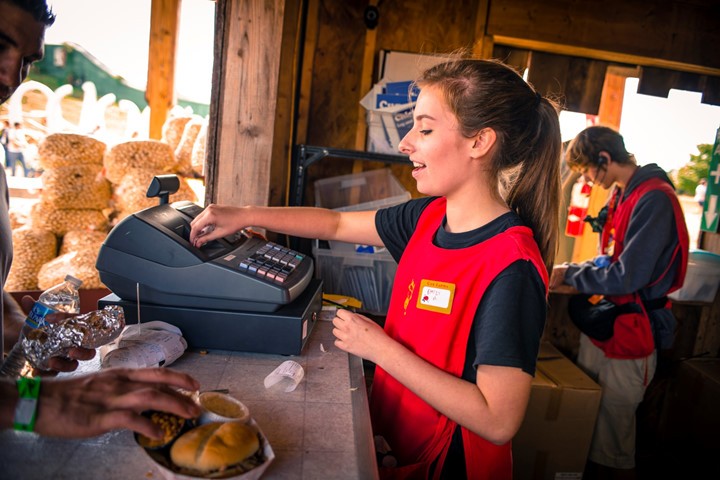 Những công việc thời vụ thu nhập cao dịp Tết Nguyên đán 2017 ảnh 3