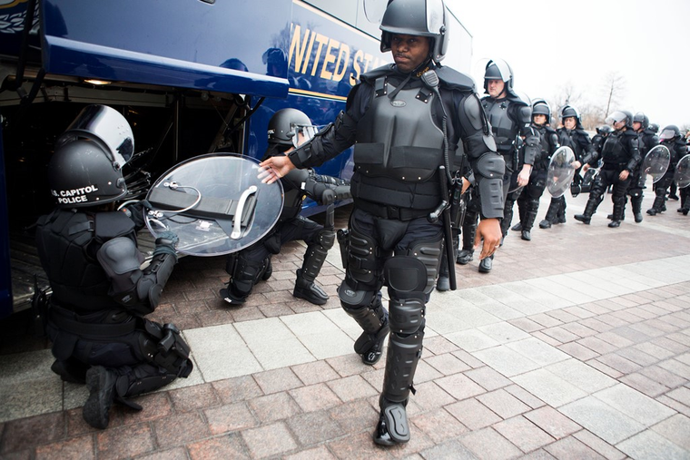 Hàng trăm nghìn người tham gia đại biểu tình phản đối Trump ảnh 11