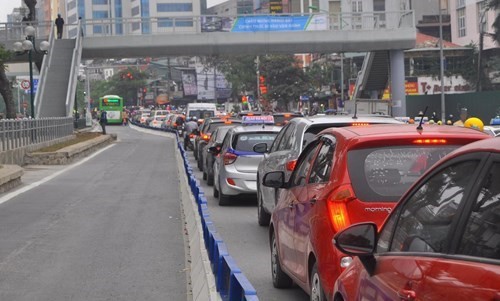 Xe buýt BRT vận hành thế nào khi có dải phân cách cứng? ảnh 1