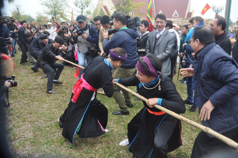Nghi lễ và trò chơi kéo co ảnh 3