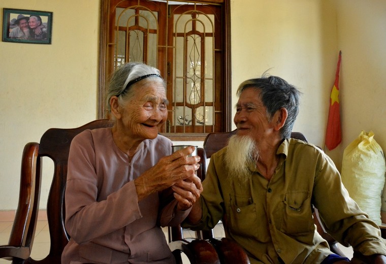 Tình già ở làng rau Trà Quế ảnh 2