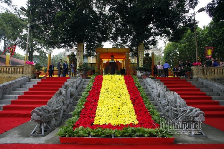 Chủ tịch nước Trần Đại Quang dâng hương ở Hoàng thành Thăng Long ảnh 1