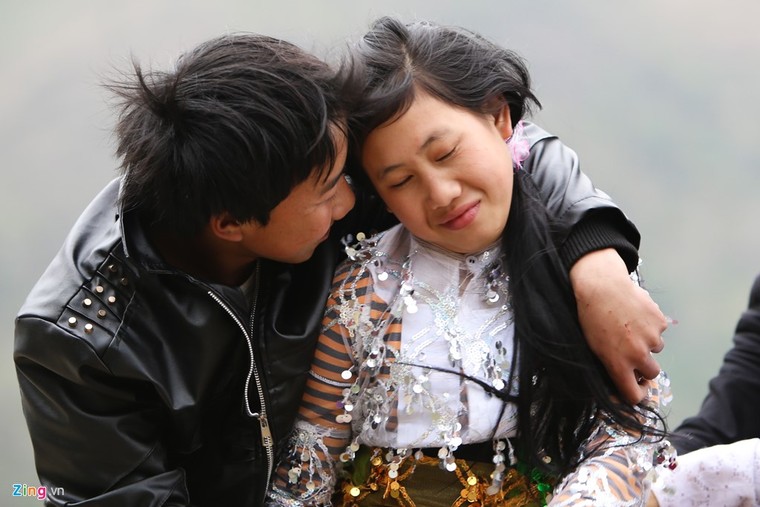 Cảnh bắt người về làm vợ giữa đường vắng ở Hà Giang ảnh 2