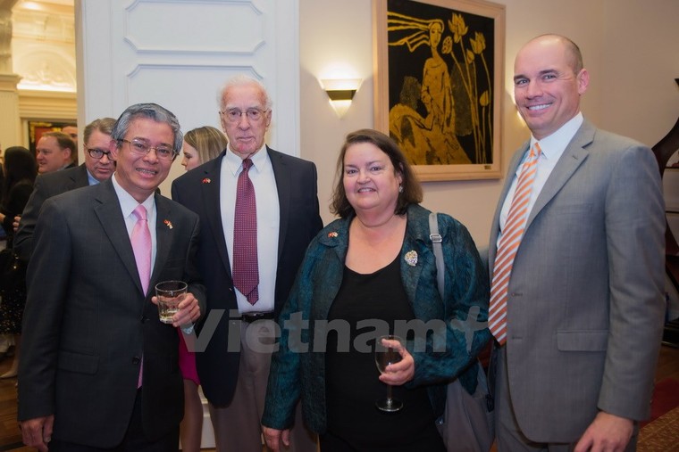 Việt Nam mời Tổng thống Mỹ Trump sang thăm nhân dịp APEC 2017 ảnh 1