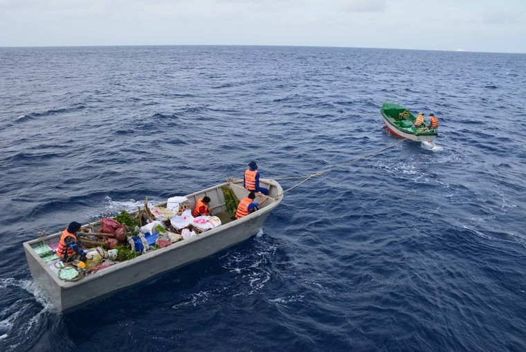 Yêu thêm Trường Sa! ảnh 1