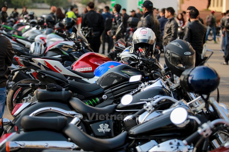 Dàn xe phân khối lớn diễu hành trước đêm nhạc tưởng nhớ Trần Lập ảnh 1