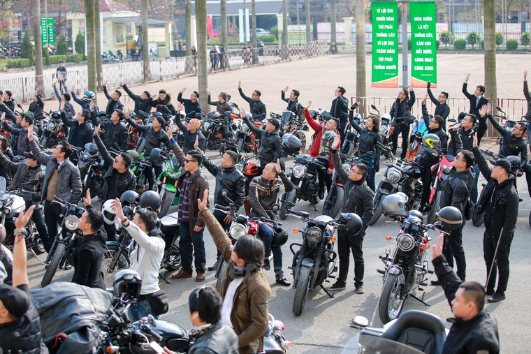 Dàn xe phân khối lớn diễu hành trước đêm nhạc tưởng nhớ Trần Lập ảnh 3