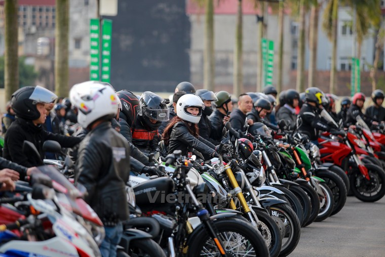 Dàn xe phân khối lớn diễu hành trước đêm nhạc tưởng nhớ Trần Lập ảnh 5