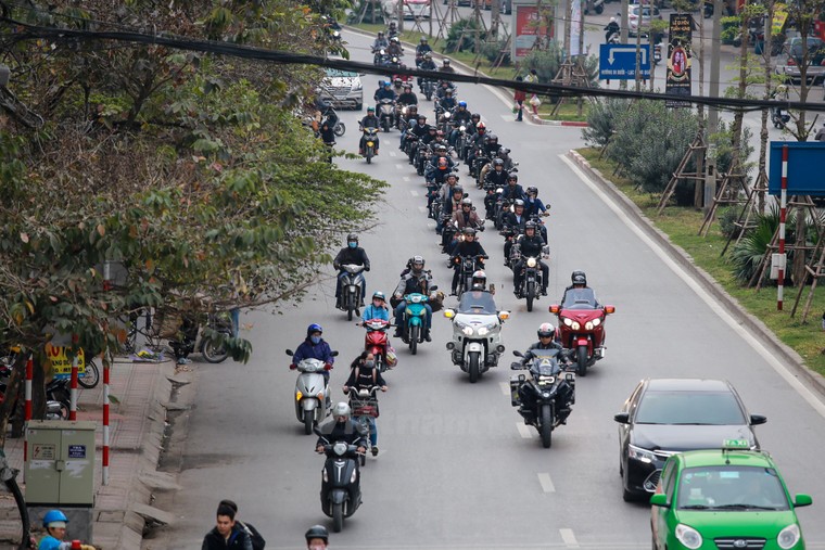 Dàn xe phân khối lớn diễu hành trước đêm nhạc tưởng nhớ Trần Lập ảnh 6