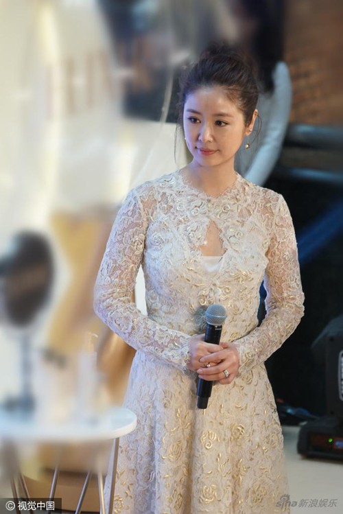 Lâm Tâm Như khoe vẻ đẹp rực rỡ gái một con ảnh 2