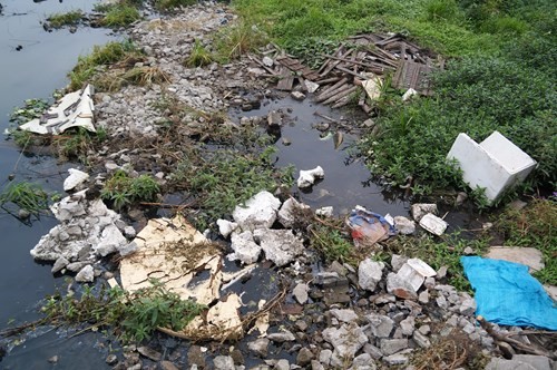 Hồ Tây hôi thối, ngập rác sau khi tháo dỡ nhà hàng nổi ảnh 10
