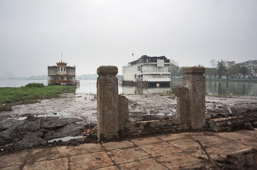 Hồ Tây hôi thối, ngập rác sau khi tháo dỡ nhà hàng nổi ảnh 3