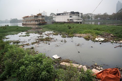 Hồ Tây hôi thối, ngập rác sau khi tháo dỡ nhà hàng nổi ảnh 7