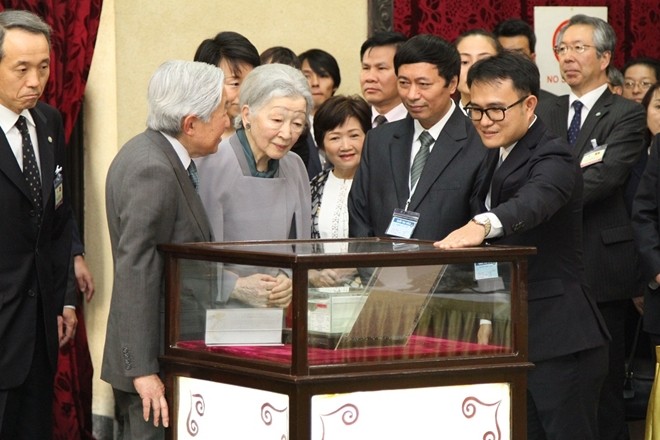 Nhìn lại những hình ảnh đẹp về chuyến thăm của Nhật hoàng tới Việt Nam ảnh 10