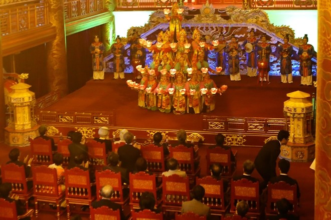 Nhìn lại những hình ảnh đẹp về chuyến thăm của Nhật hoàng tới Việt Nam ảnh 14