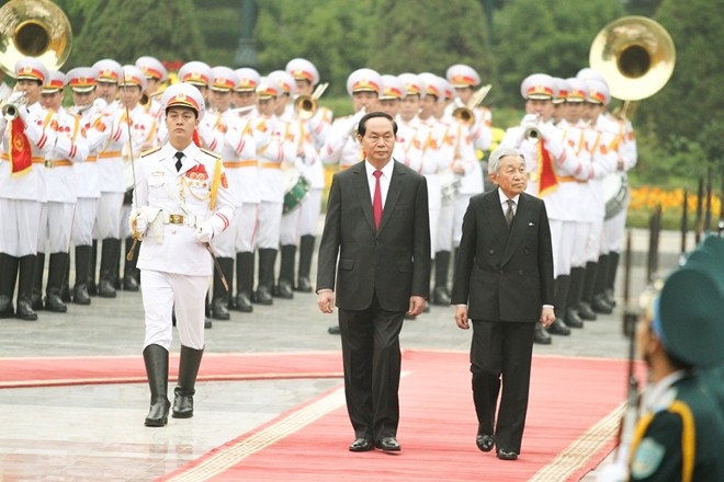 Nhìn lại những hình ảnh đẹp về chuyến thăm của Nhật hoàng tới Việt Nam ảnh 4