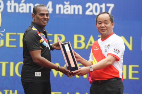 Sôi nổi ngày chạy tiếp sức hưởng ứng SEA Games 29 và Para Games 9 ảnh 1