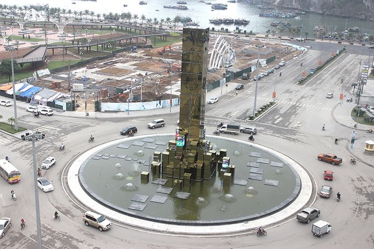 Cột đồng hồ 35 tỷ nằm giữa Hạ Long ảnh 2