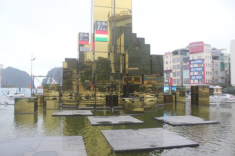 Cột đồng hồ 35 tỷ nằm giữa Hạ Long ảnh 1