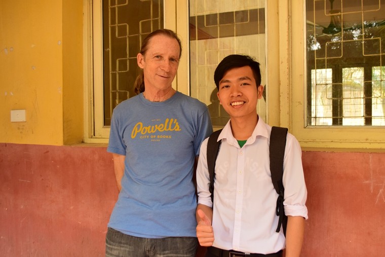 Lớp tiếng Anh miễn phí của người cựu binh Mỹ năm xưa ảnh 1