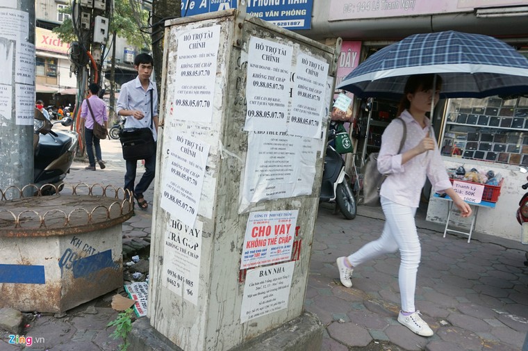 Tăng mức xử phạt: Quảng cáo có bớt “leo” cột điện, cây xanh? ảnh 1