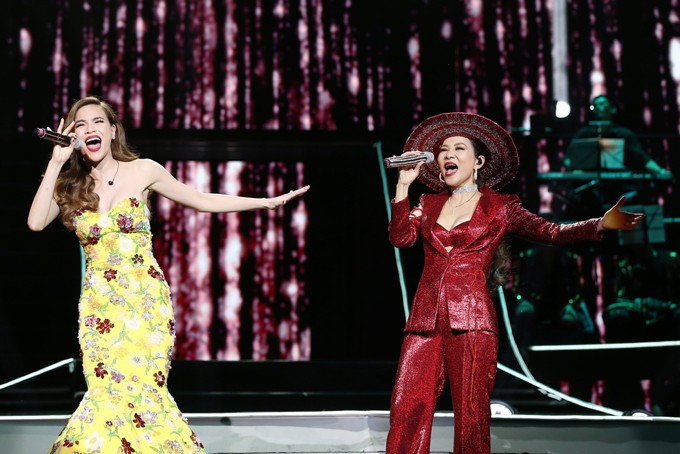 Chồng Tây trao Thu Minh nụ hôn ngọt ngào trong liveshow 25 năm ảnh 5