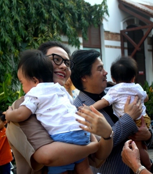 Cặp song sinh của Thanh Bùi lần đầu lộ diện trước công chúng ảnh 2