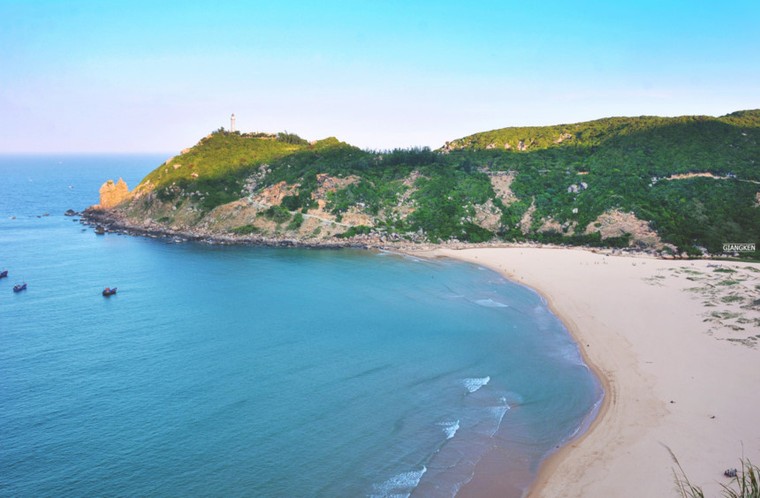 Mùa hè rực lửa trên cung đường biển đẹp nhất Việt Nam ảnh 12