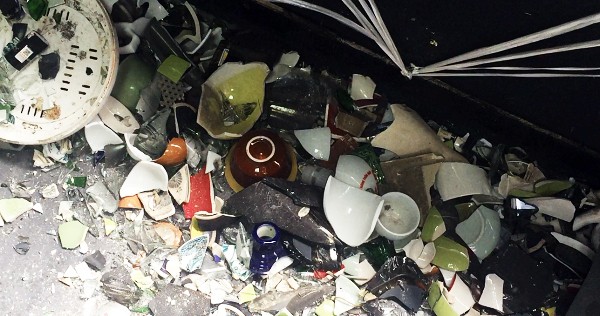 Độc đáo dịch vụ đập phá đồ đạc để 'trút giận' ở Hà Nội ảnh 2