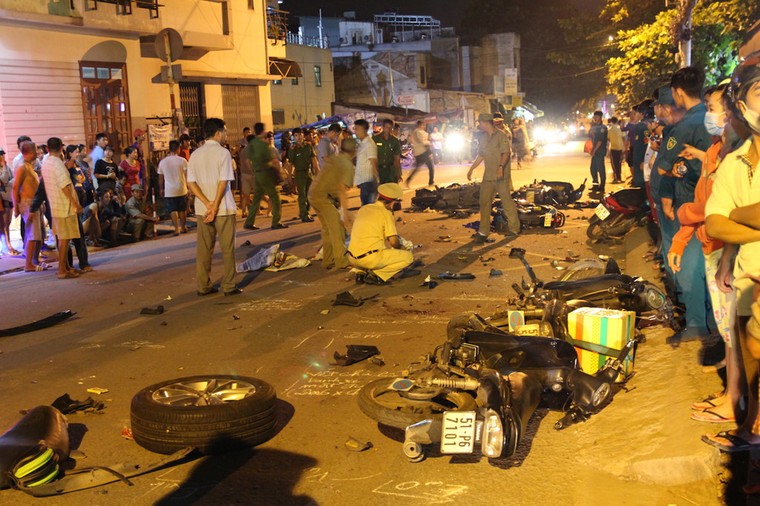 TP HCM: 13 xe tông liên hoàn, 2 người chết ảnh 3