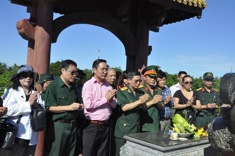 “Thiên Anh hùng ca” - tri ân và tưởng nhớ các Anh hùng liệt sĩ ảnh 6