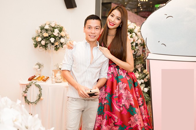 Dàn sao mừng Hoa hậu Phạm Hương lần đầu làm bà chủ ảnh 10