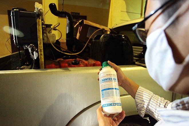 "Vòi rồng" lưu động cần mẫn đi diệt muỗi trong đêm Hà Nội ảnh 2