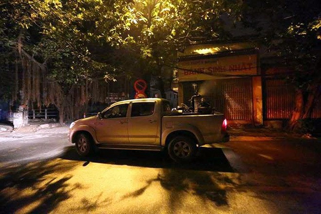 "Vòi rồng" lưu động cần mẫn đi diệt muỗi trong đêm Hà Nội ảnh 7