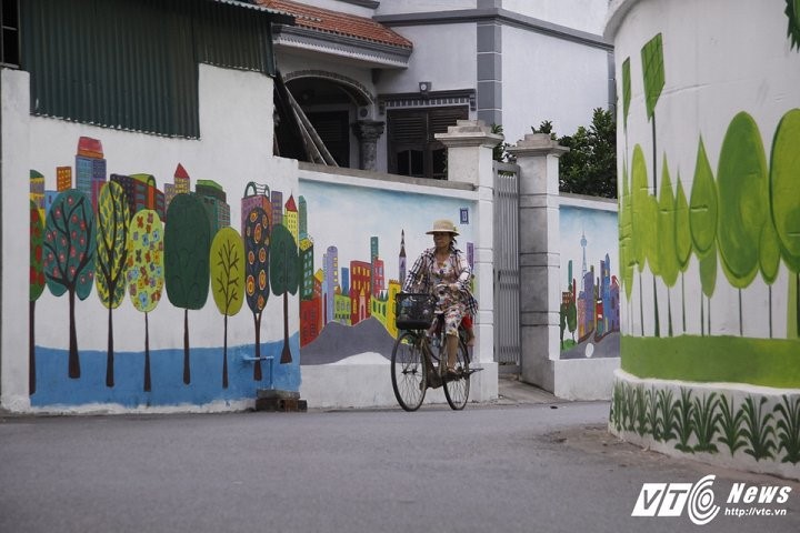 Con đường bích họa thứ hai Việt Nam "bừng sáng" ở Đan Phượng, Hà Nội ảnh 2