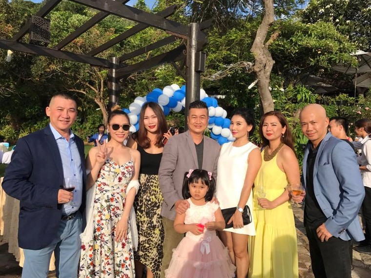 Mỹ Tâm, Hari Won dự đám cưới của đạo diễn Nguyễn Tranh ở Vũng Tàu ảnh 1