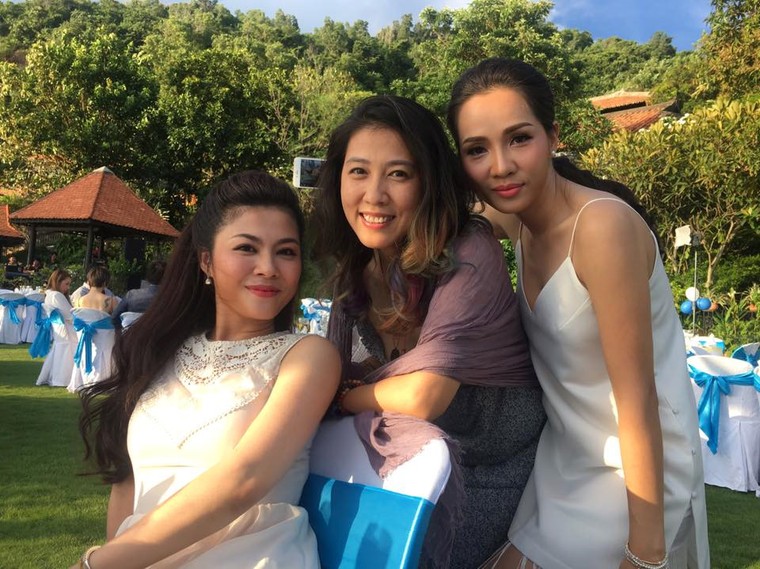 Mỹ Tâm, Hari Won dự đám cưới của đạo diễn Nguyễn Tranh ở Vũng Tàu ảnh 3