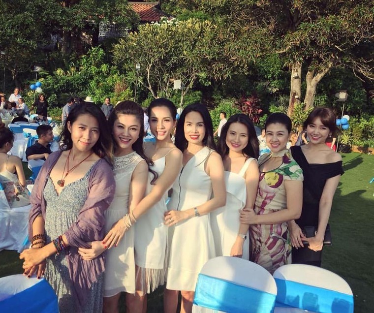 Mỹ Tâm, Hari Won dự đám cưới của đạo diễn Nguyễn Tranh ở Vũng Tàu ảnh 4